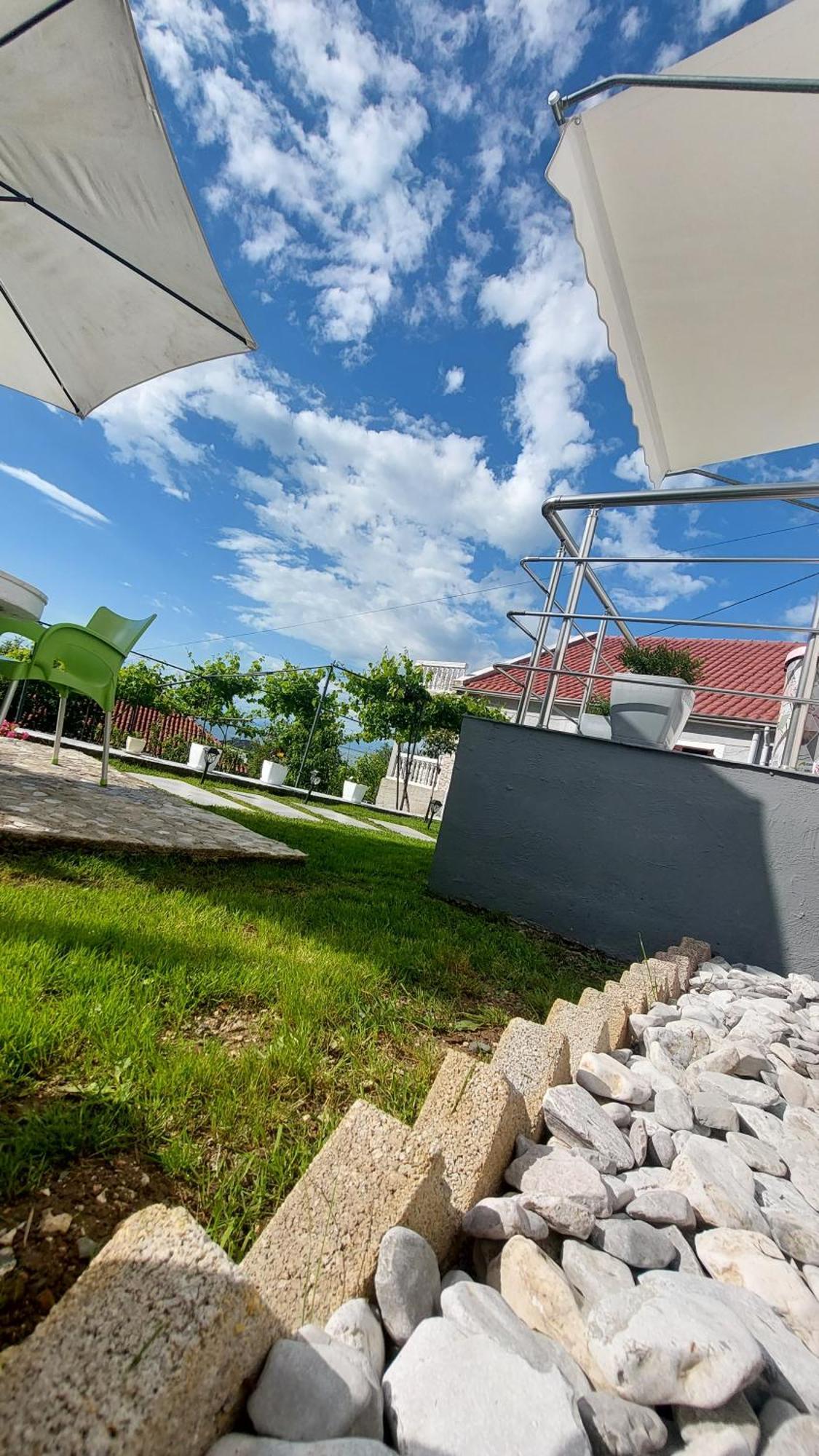 Отель R&R Gesthouse Shiroka Экстерьер фото
